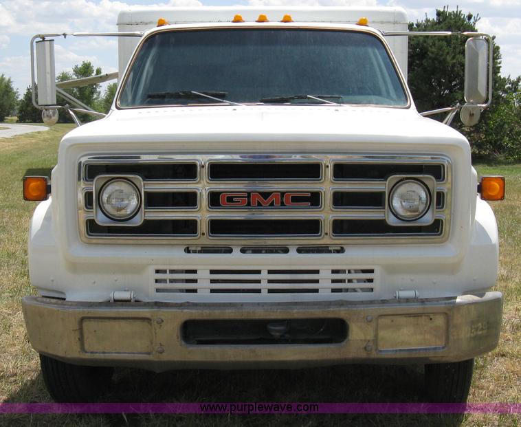 image for item A4275 1989 GMC Sierra Classic truck