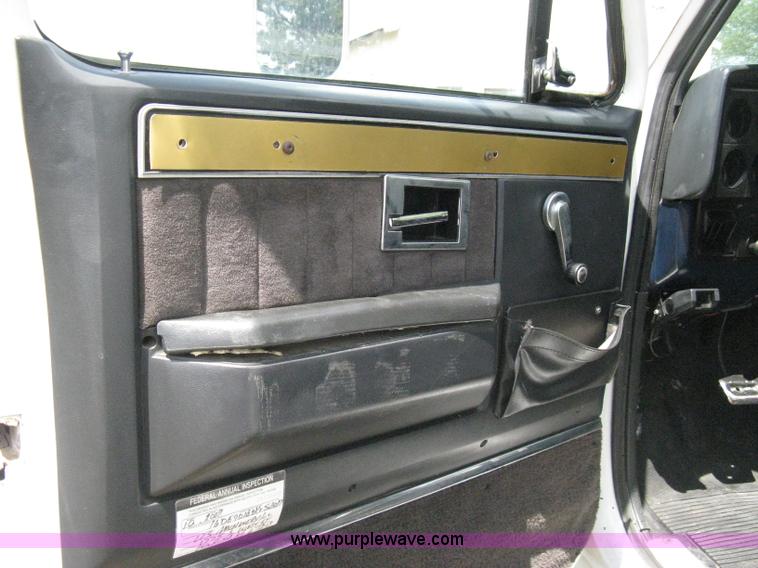 image for item A4275 1989 GMC Sierra Classic truck