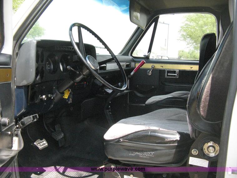 image for item A4275 1989 GMC Sierra Classic truck