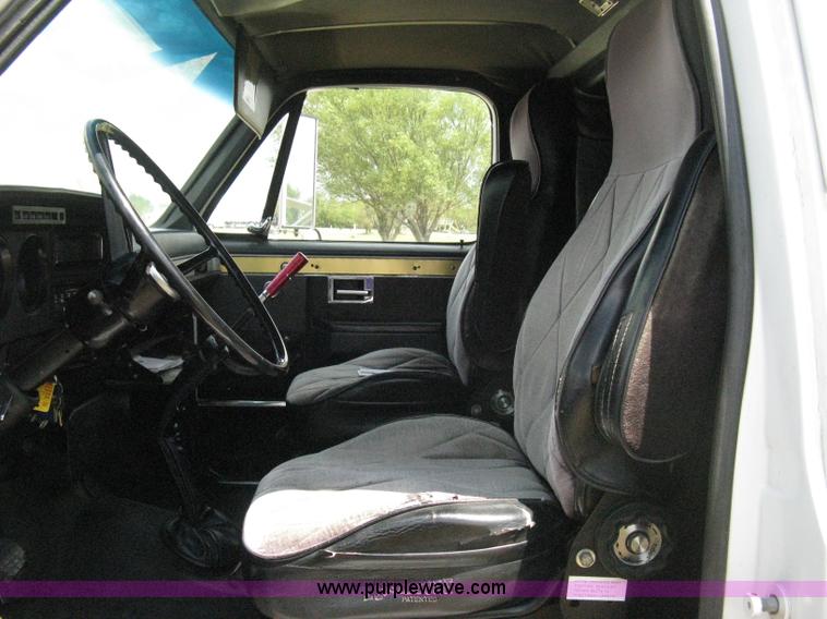 image for item A4275 1989 GMC Sierra Classic truck