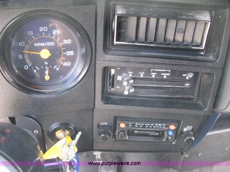 image for item A4275 1989 GMC Sierra Classic truck