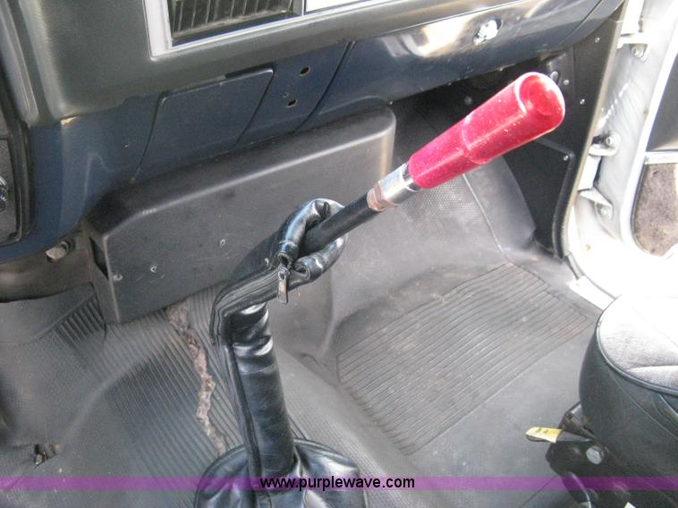 image for item A4275 1989 GMC Sierra Classic truck