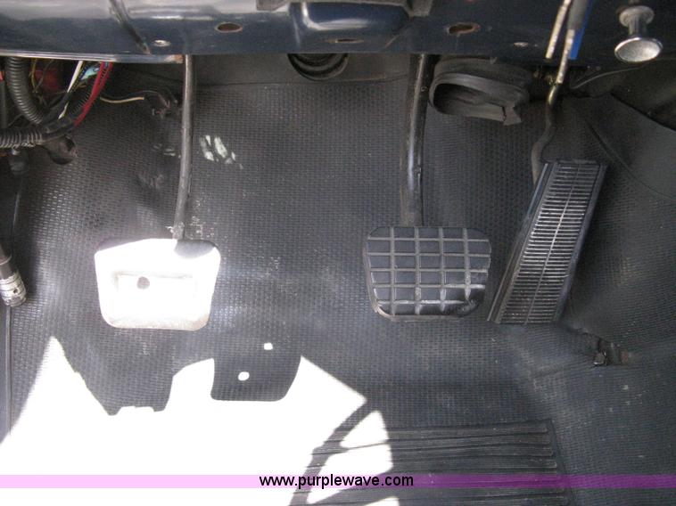 image for item A4275 1989 GMC Sierra Classic truck