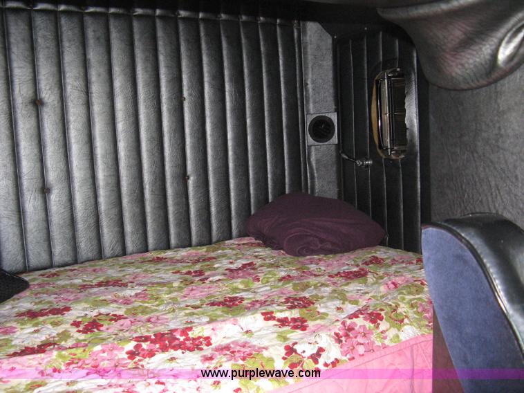 image for item A4275 1989 GMC Sierra Classic truck