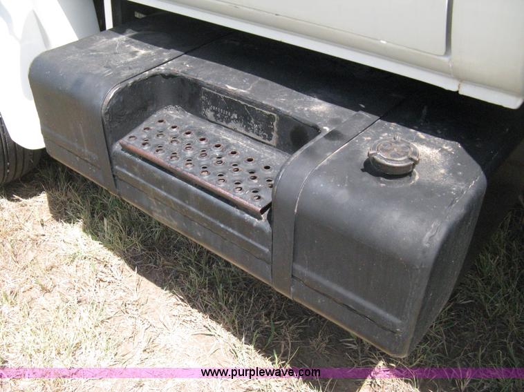 image for item A4275 1989 GMC Sierra Classic truck