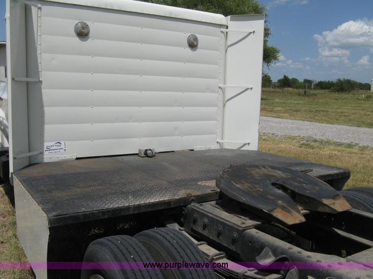 image for item A4275 1989 GMC Sierra Classic truck