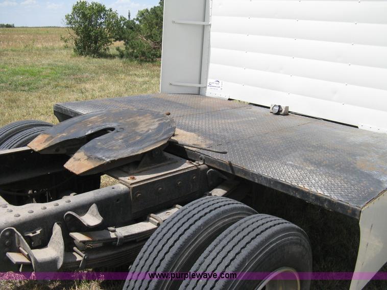 image for item A4275 1989 GMC Sierra Classic truck