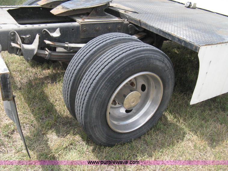 image for item A4275 1989 GMC Sierra Classic truck