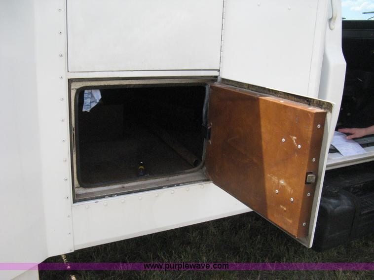 image for item A4275 1989 GMC Sierra Classic truck