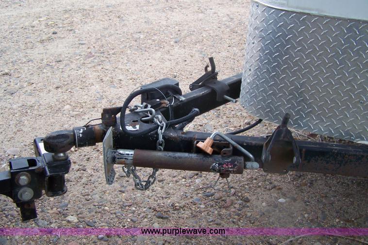 image for item A4578 2001 GNSH enclosed trailer