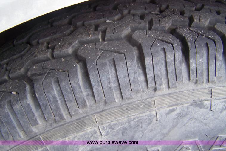 image for item A4578 2001 GNSH enclosed trailer