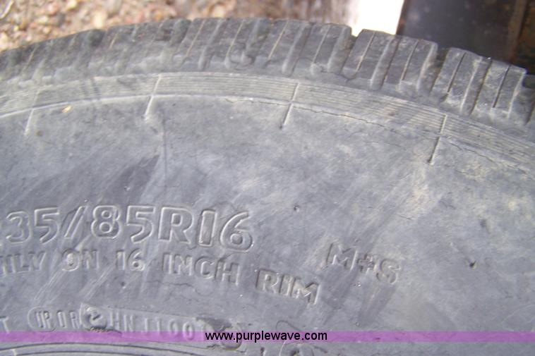 image for item A4578 2001 GNSH enclosed trailer