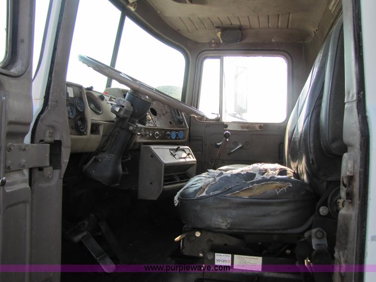 image for item A5070 1984 Mack R685ST silage truck