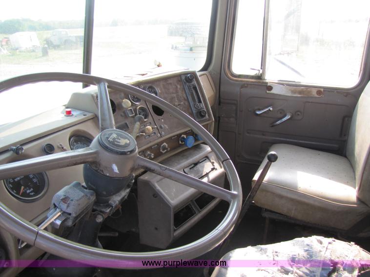 image for item A5070 1984 Mack R685ST silage truck