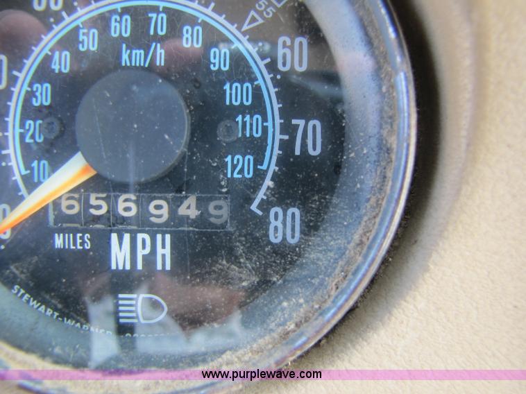 image for item A5070 1984 Mack R685ST silage truck