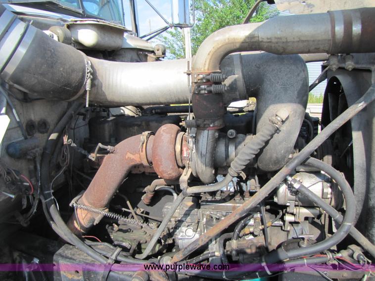 image for item A5070 1984 Mack R685ST silage truck