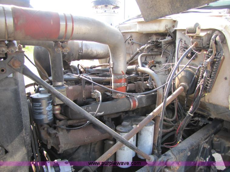 image for item A5070 1984 Mack R685ST silage truck