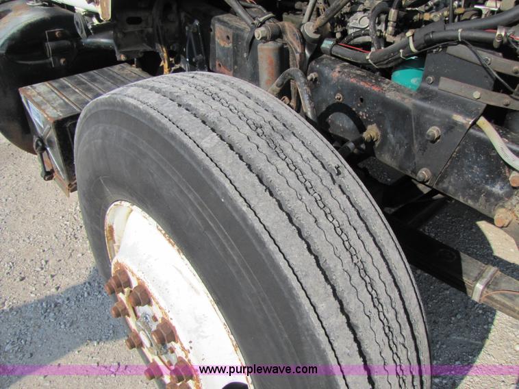 image for item A5070 1984 Mack R685ST silage truck