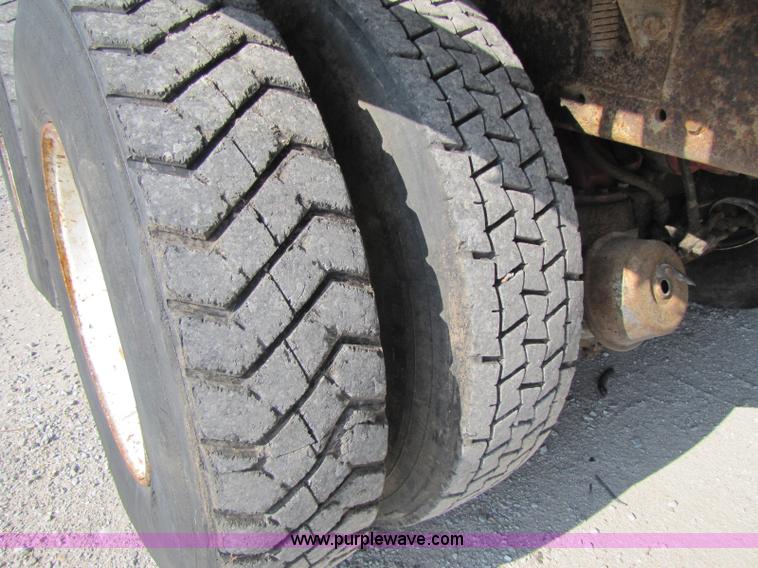 image for item A5070 1984 Mack R685ST silage truck