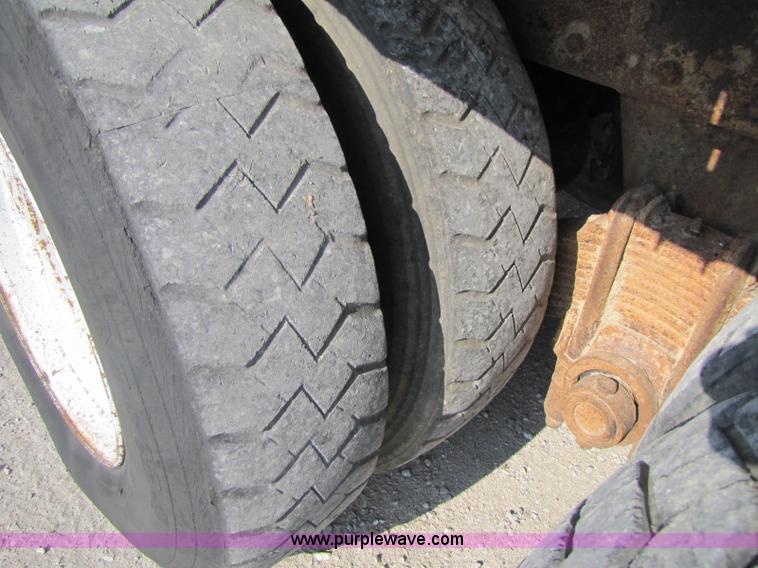 image for item A5070 1984 Mack R685ST silage truck