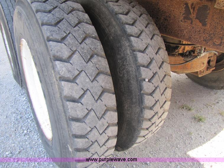 image for item A5070 1984 Mack R685ST silage truck