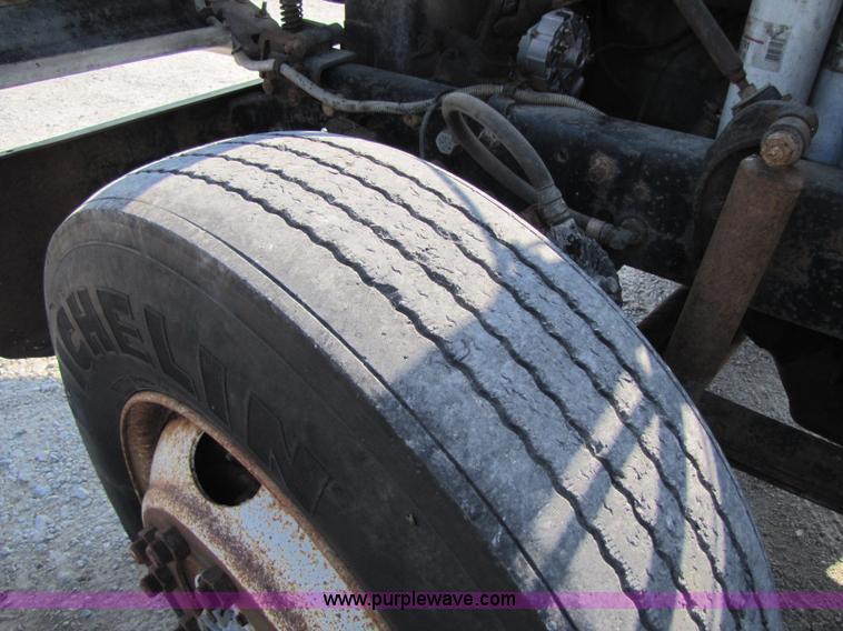 image for item A5070 1984 Mack R685ST silage truck