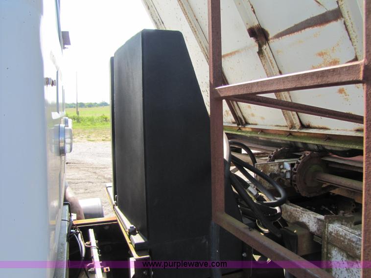 image for item A5070 1984 Mack R685ST silage truck