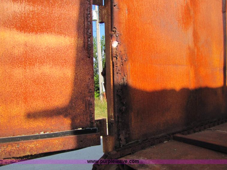 image for item A5070 1984 Mack R685ST silage truck