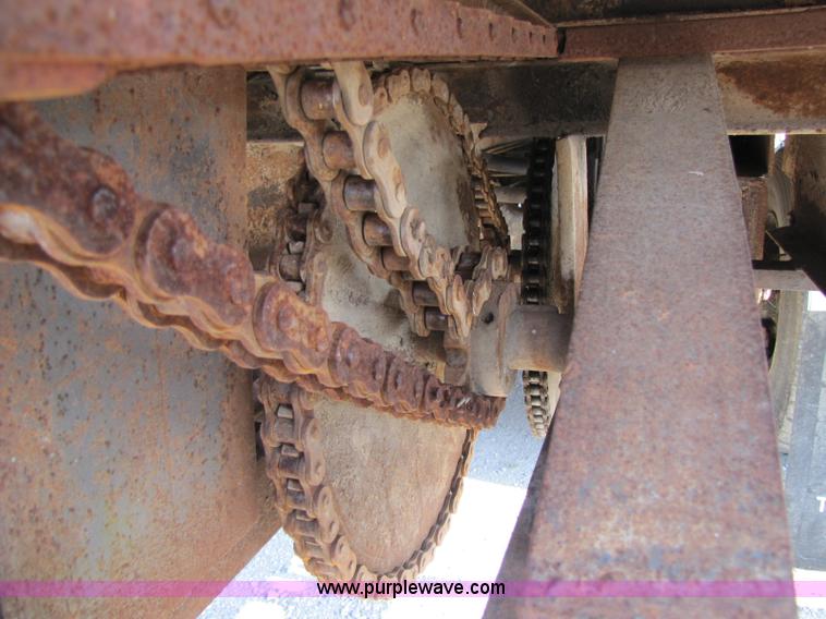 image for item A5070 1984 Mack R685ST silage truck