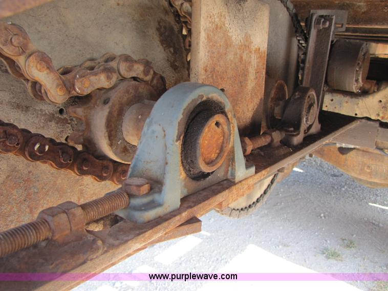 image for item A5070 1984 Mack R685ST silage truck