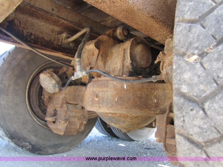 image for item A5070 1984 Mack R685ST silage truck