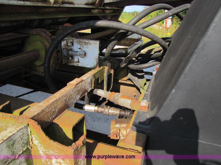 image for item A5070 1984 Mack R685ST silage truck