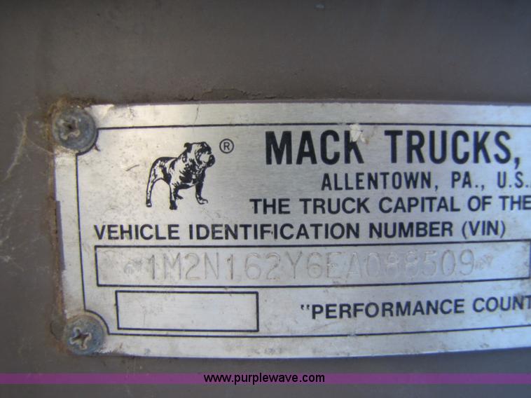 image for item A5070 1984 Mack R685ST silage truck