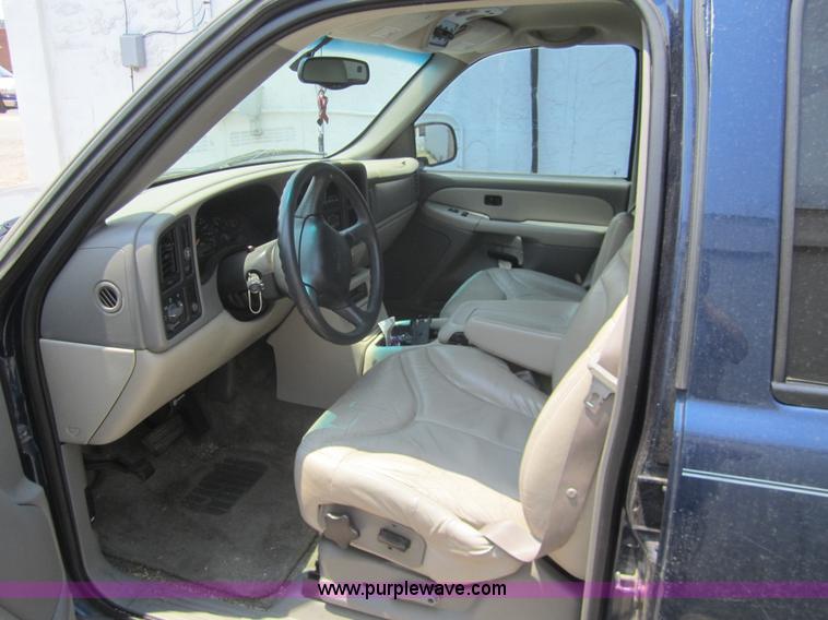 image for item A9369 2000 GMC Yukon XL SUV