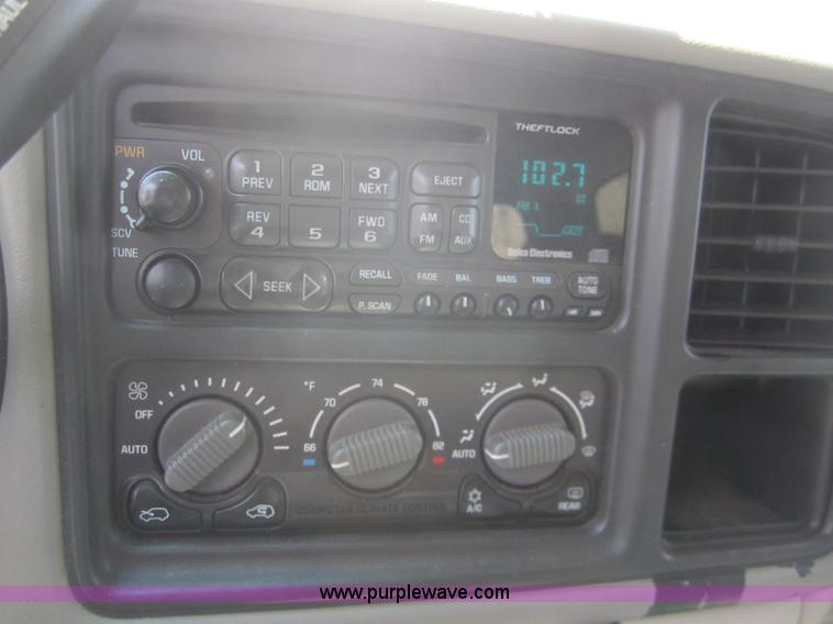 image for item A9369 2000 GMC Yukon XL SUV