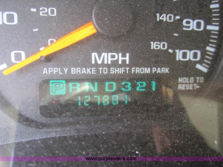 image for item A9369 2000 GMC Yukon XL SUV