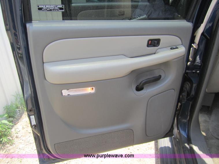 image for item A9369 2000 GMC Yukon XL SUV