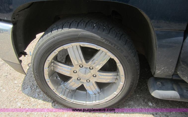 image for item A9369 2000 GMC Yukon XL SUV