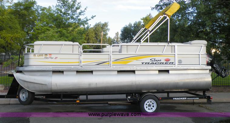 image for item A9515 Sun Tracker 21' pontoon boat