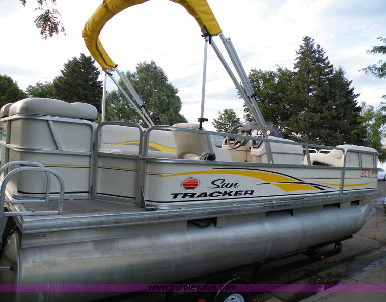 image for item A9515 Sun Tracker 21' pontoon boat
