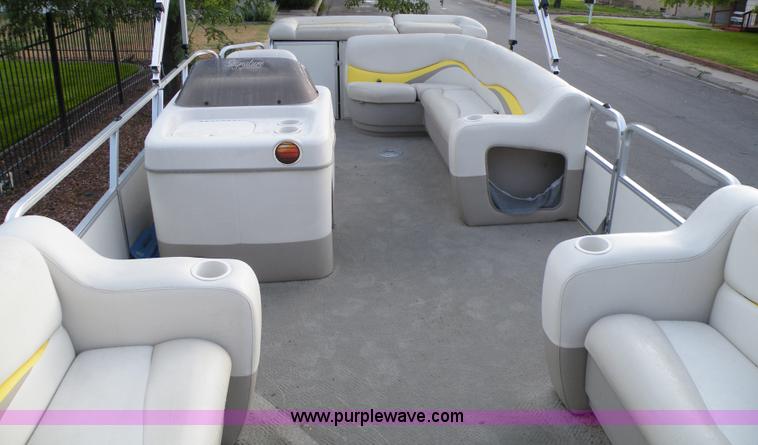 image for item A9515 Sun Tracker 21' pontoon boat