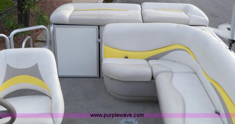 image for item A9515 Sun Tracker 21' pontoon boat