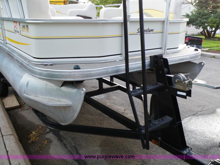 image for item A9515 Sun Tracker 21' pontoon boat