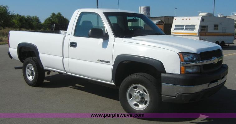 image for item A9798 2004 Chevrolet Silverado C2500HD pickup truck