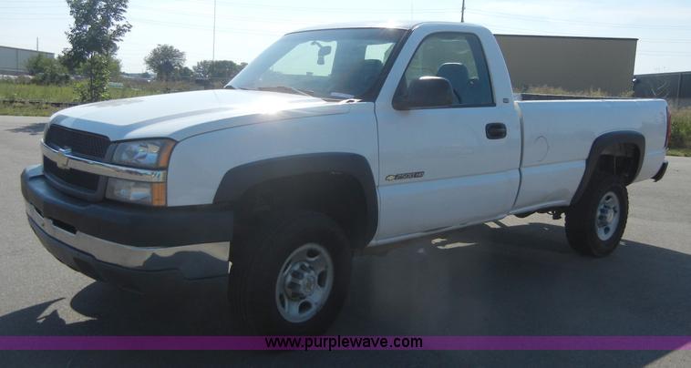 image for item A9798 2004 Chevrolet Silverado C2500HD pickup truck