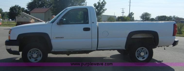 image for item A9798 2004 Chevrolet Silverado C2500HD pickup truck