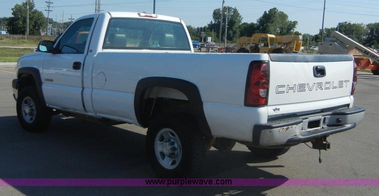 image for item A9798 2004 Chevrolet Silverado C2500HD pickup truck