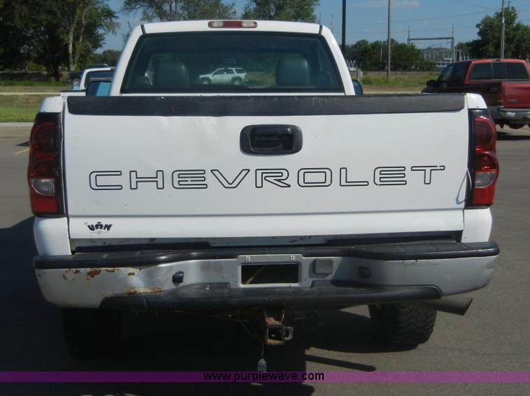 image for item A9798 2004 Chevrolet Silverado C2500HD pickup truck