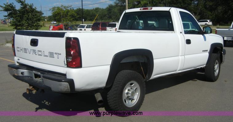 image for item A9798 2004 Chevrolet Silverado C2500HD pickup truck