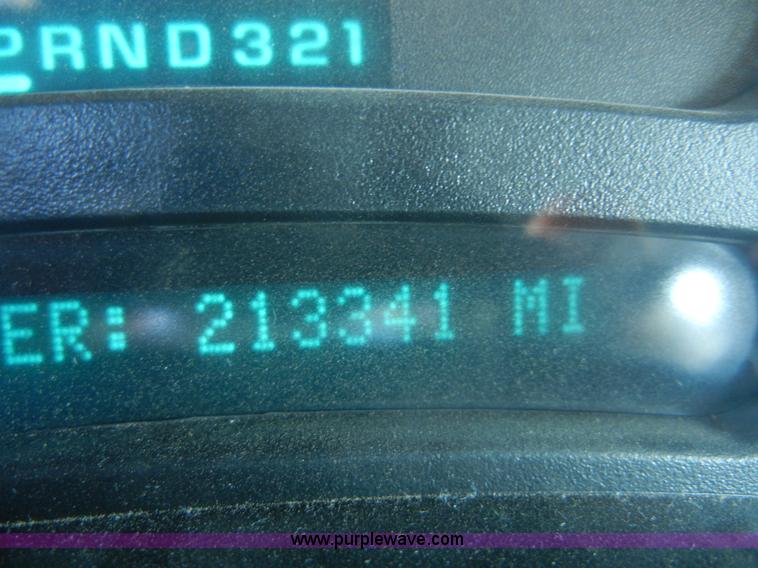 image for item A9798 2004 Chevrolet Silverado C2500HD pickup truck